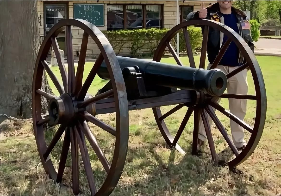 Full Scale Field Cannon